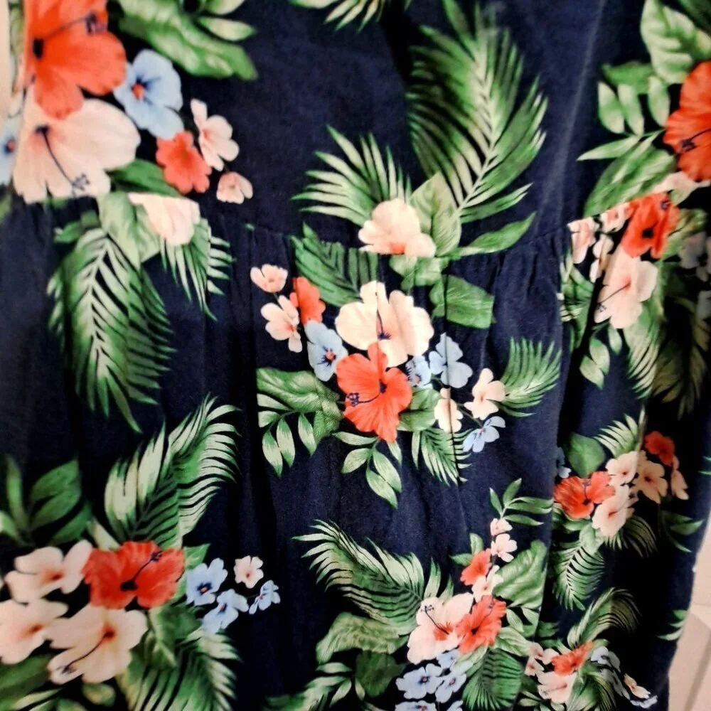 Old Navy chest 32